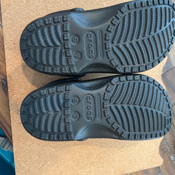 CROCS and BONUS JIBBITZ - Picture 2 of 8